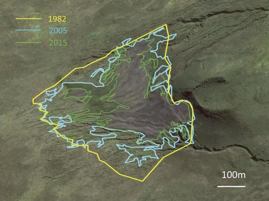 黄线、蓝线和绿线围出的区域分别表示1982年、2005年和2015年王企鹅在科雄岛上的栖息地范围。图片来源：参考文献[3]