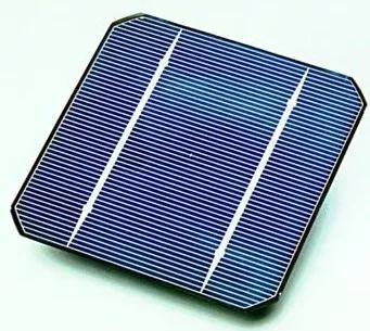 一种晶体硅太阳能电池面板。图片来源：en.wikipedia.org